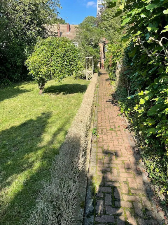 Beautiful House in SE London With a Huge Garden