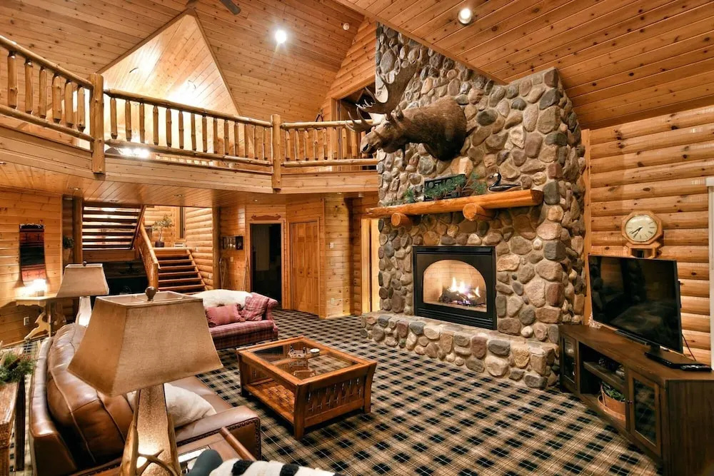 Majestic Moose Lodge 5 Bedroom Home by RedAwning