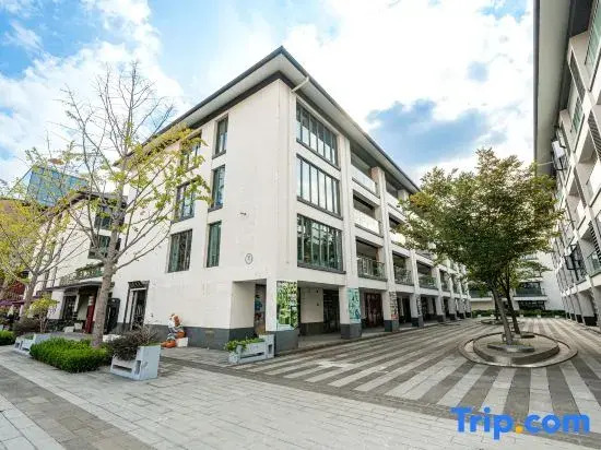 Zhu Li Moon Light Cloud Guest House (Zhujiajiao Branch)