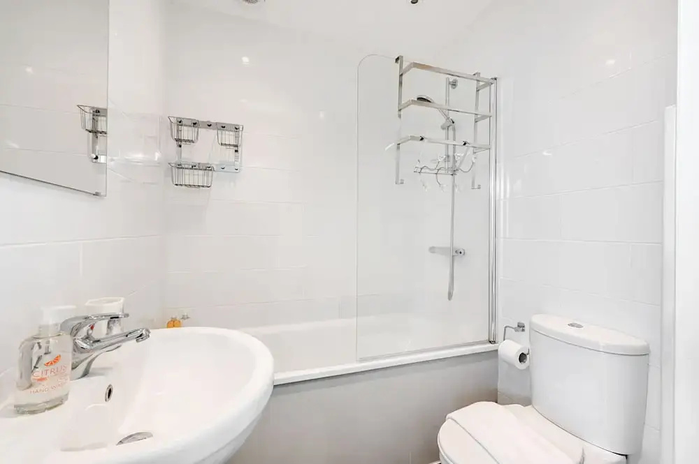 Host Stay Blue Bolthole on Vicarage Lane