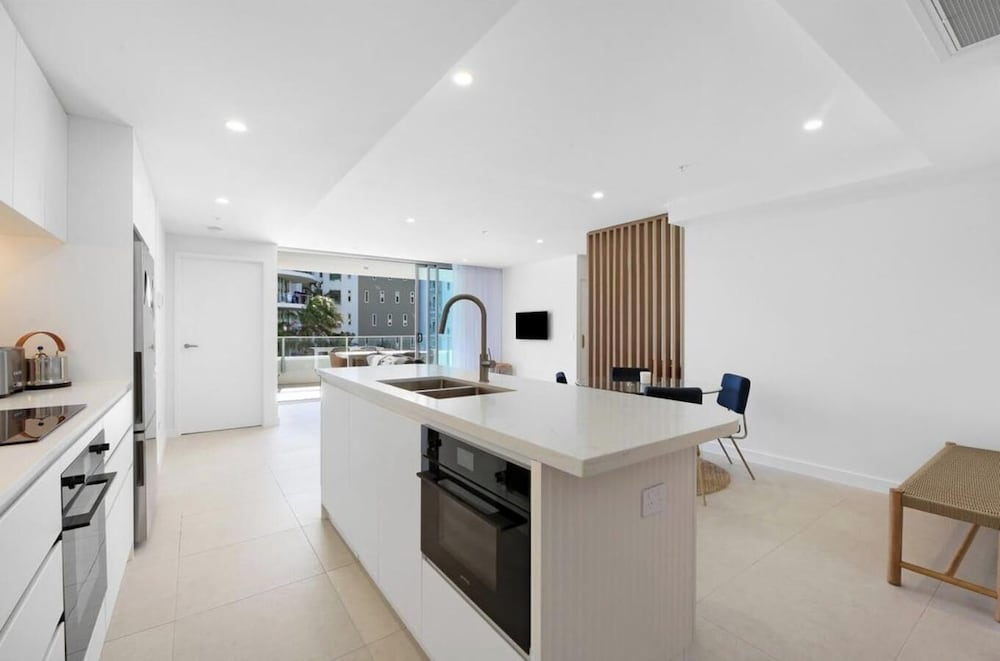 Luxury 2BR Palm Beach Apartment