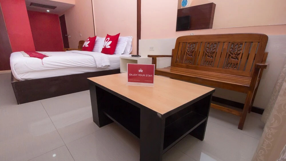 ZEN Rooms Surasak 2