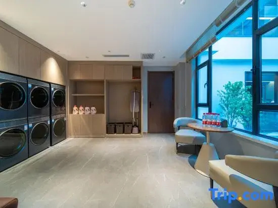 Yimei Grand Hotel (Nalati Tourist Scenic Area Branch)