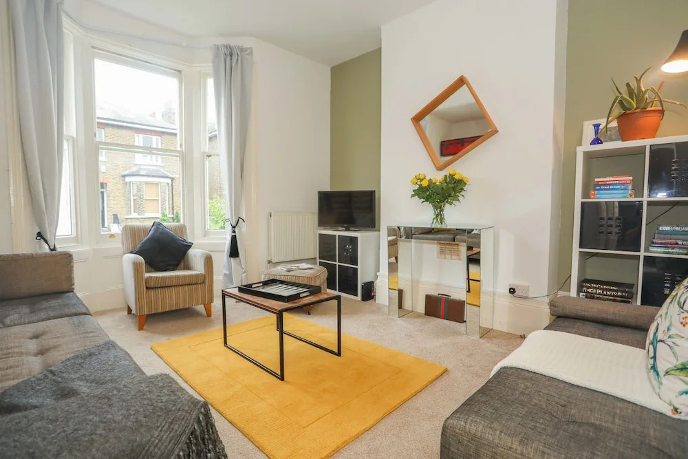 Super 2 bed flat in Greenwich