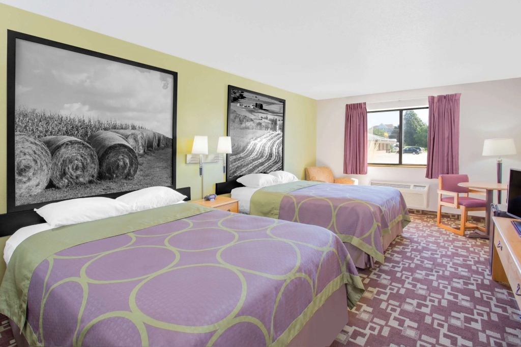 Super 8 by Wyndham Independence IA