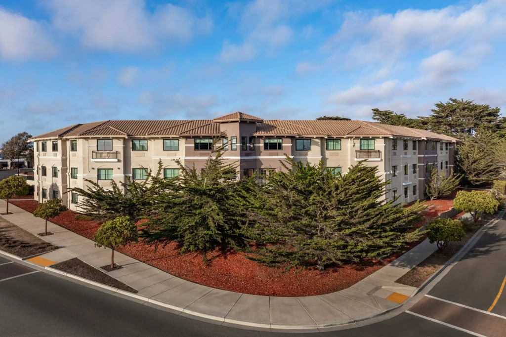 Holiday Inn Express Hotel & Suites Marina by IHG