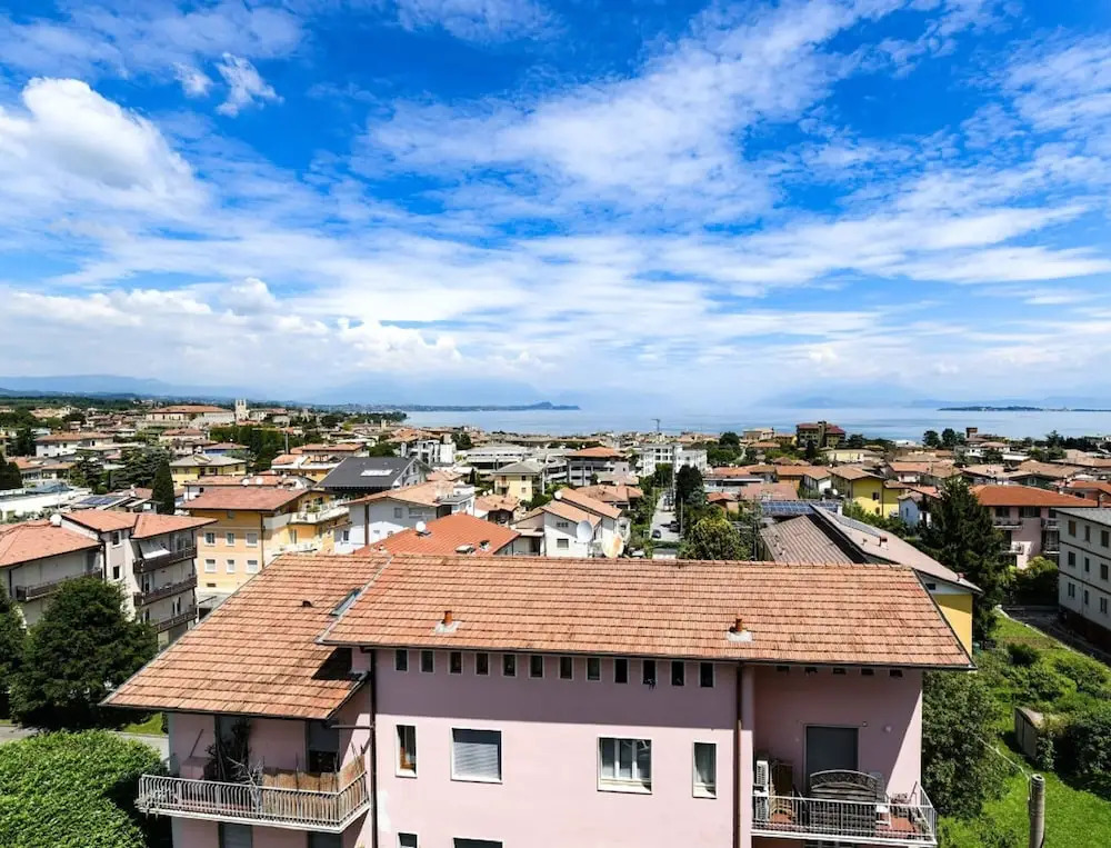 Immaculate 2-bed Apartment in Desenzano del Garda