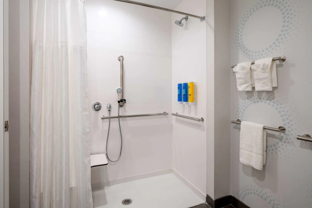 Tru by Hilton Naperville Chicago