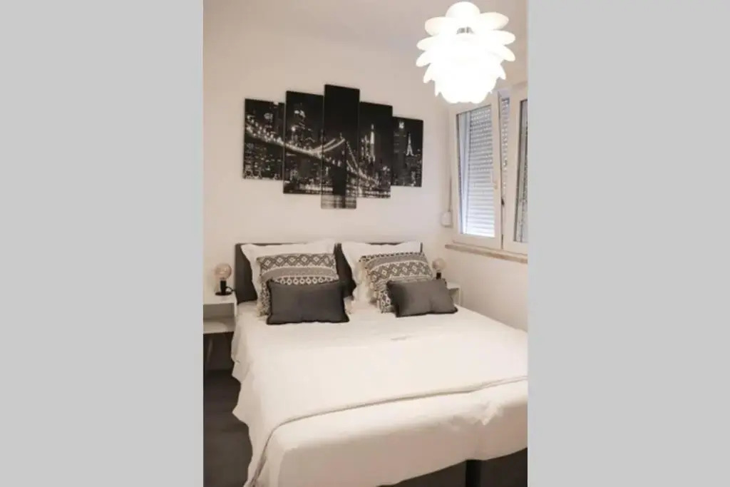 NEW! Top apartment, Split view from above