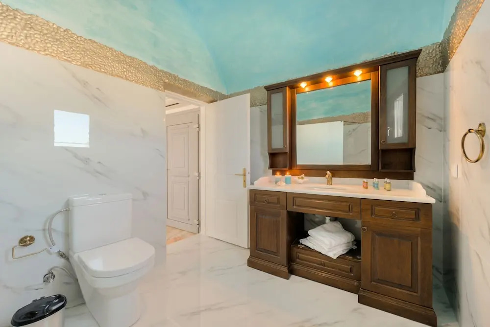 Oia Captain's Villa