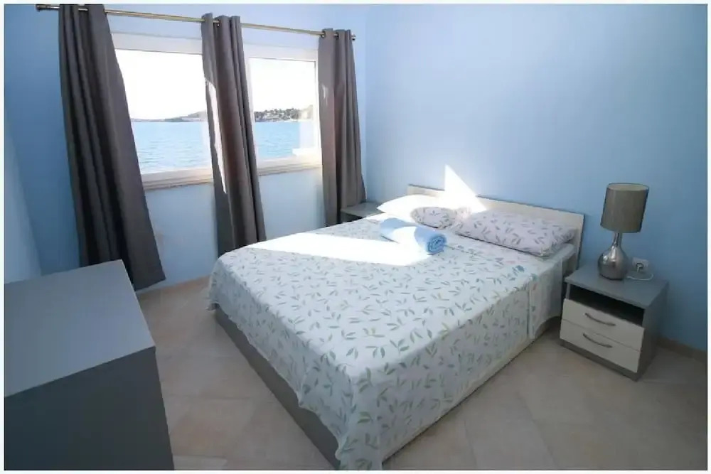 Apartments Villa J i M by the sea