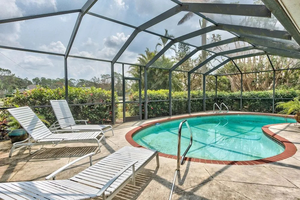 Rovigo Vacation Rental: Spacious Retreat with Panoramic Lake Views in Kings Lake. 4-BR, 4-Bathroom Home with Private Pool, just 3.4 Miles from the Vibrant Fifth Avenue South and Naples Attractions