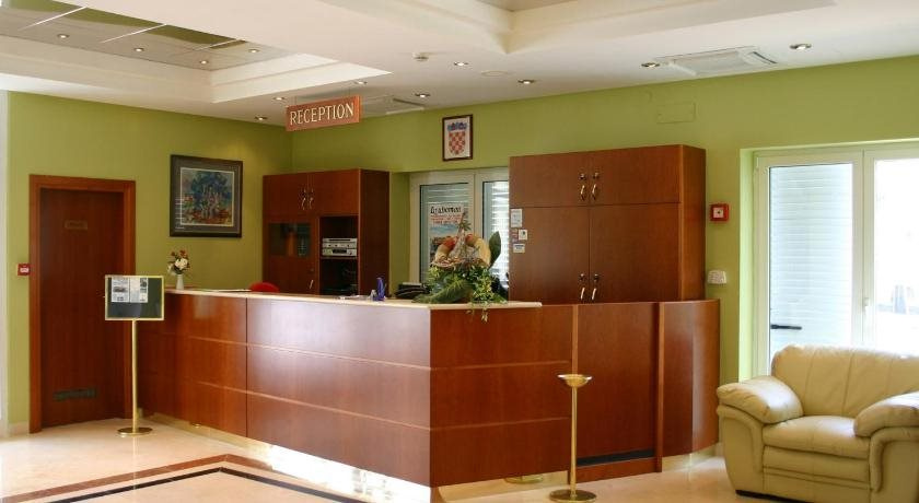 Hotel Dobrovit