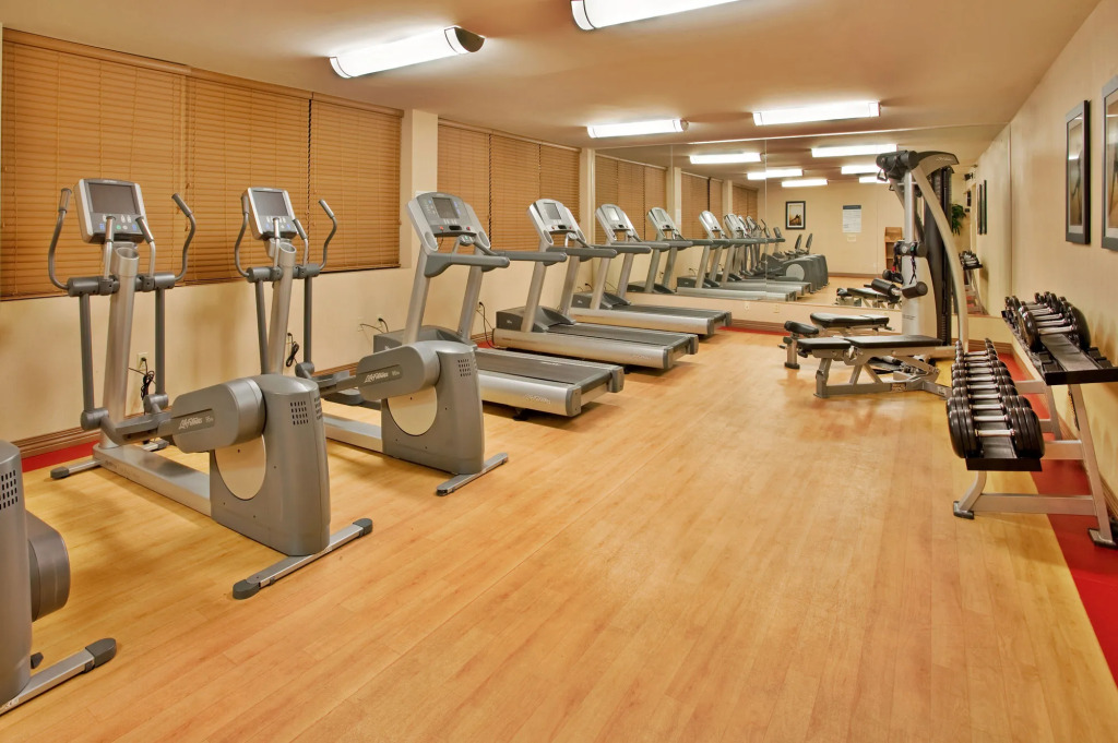 Holiday Inn Kansas City Se - Waterpark