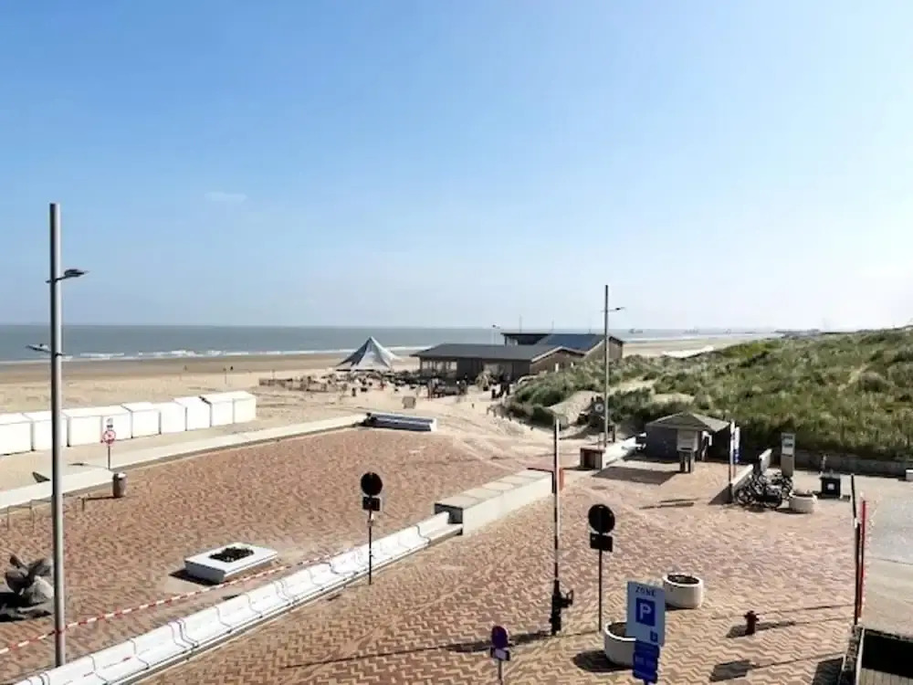 Apartment in Wenduine With Stunning Seaviews