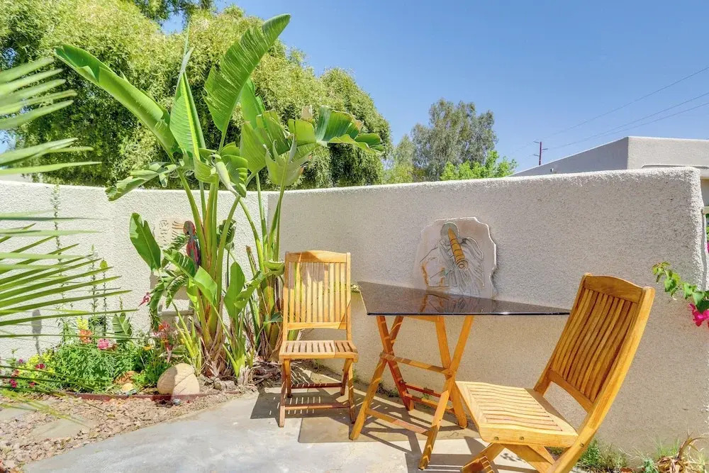 Resort Pools + Golf: Palm Springs Condo!