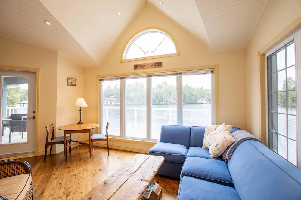 Wildflower Cottage A Fantastic boat access family cottage with a spectacular 500' of waterfront!