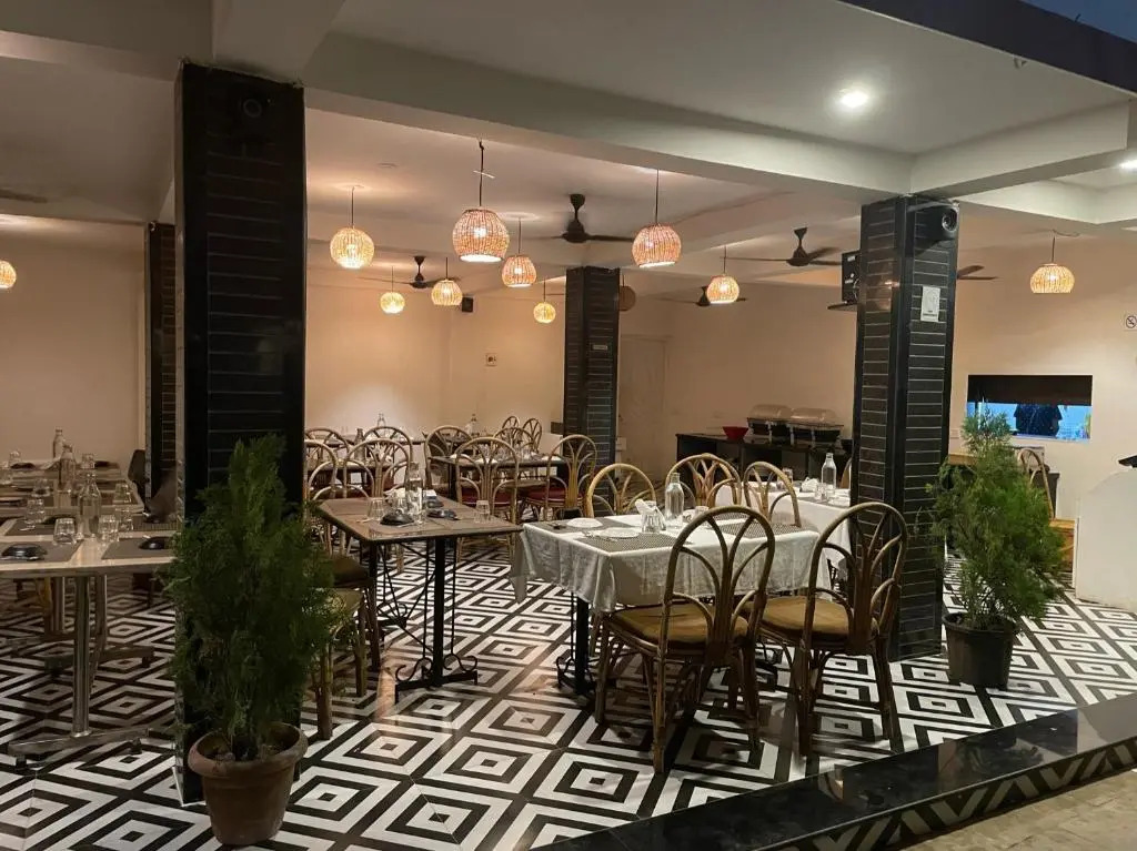 La Vaiencia Beach Resort, Morjim