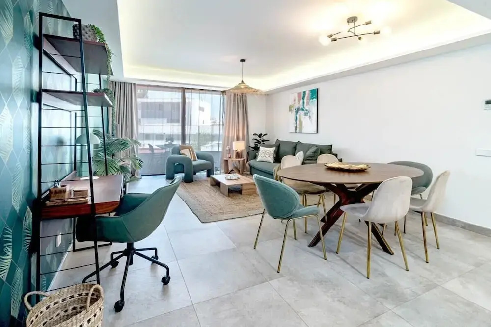 Inf3.1j - Stunning Holiday Home Next to Beach