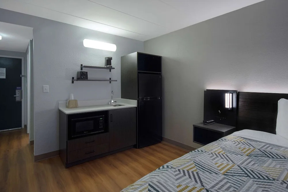 Studio 6 Merrillville, IN