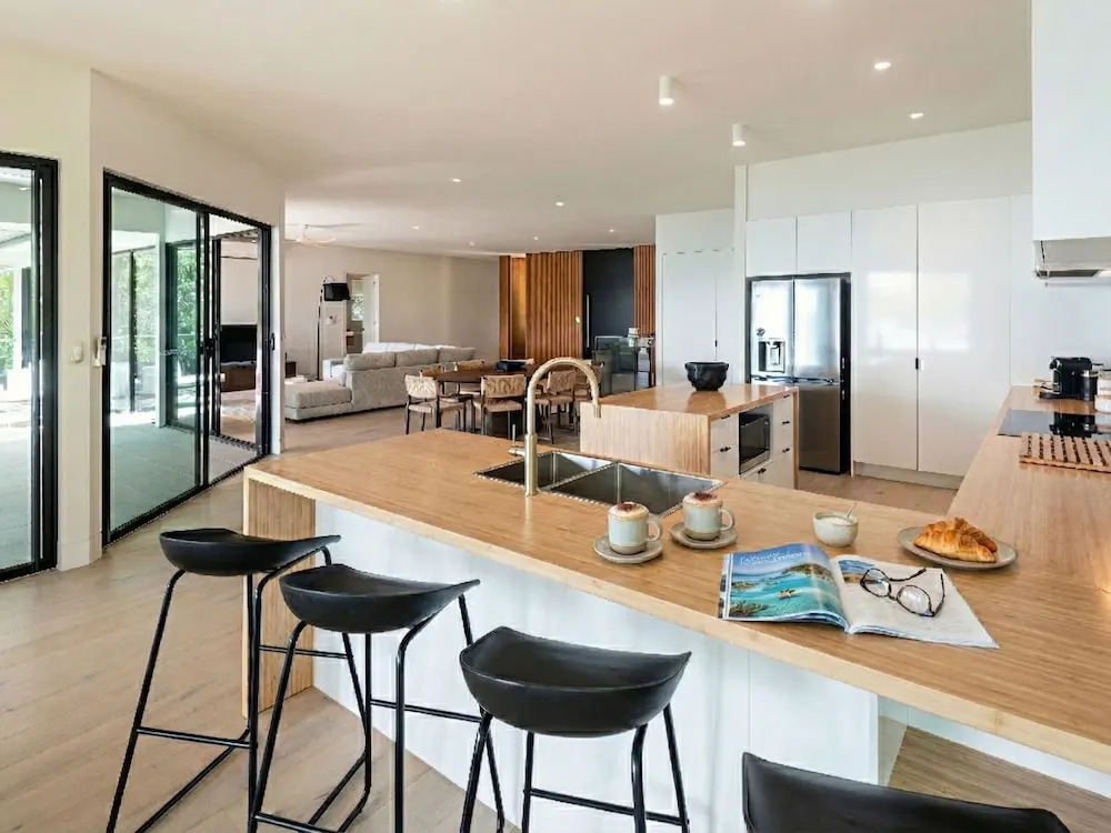 NEW Luxury Hamilton Island Estate