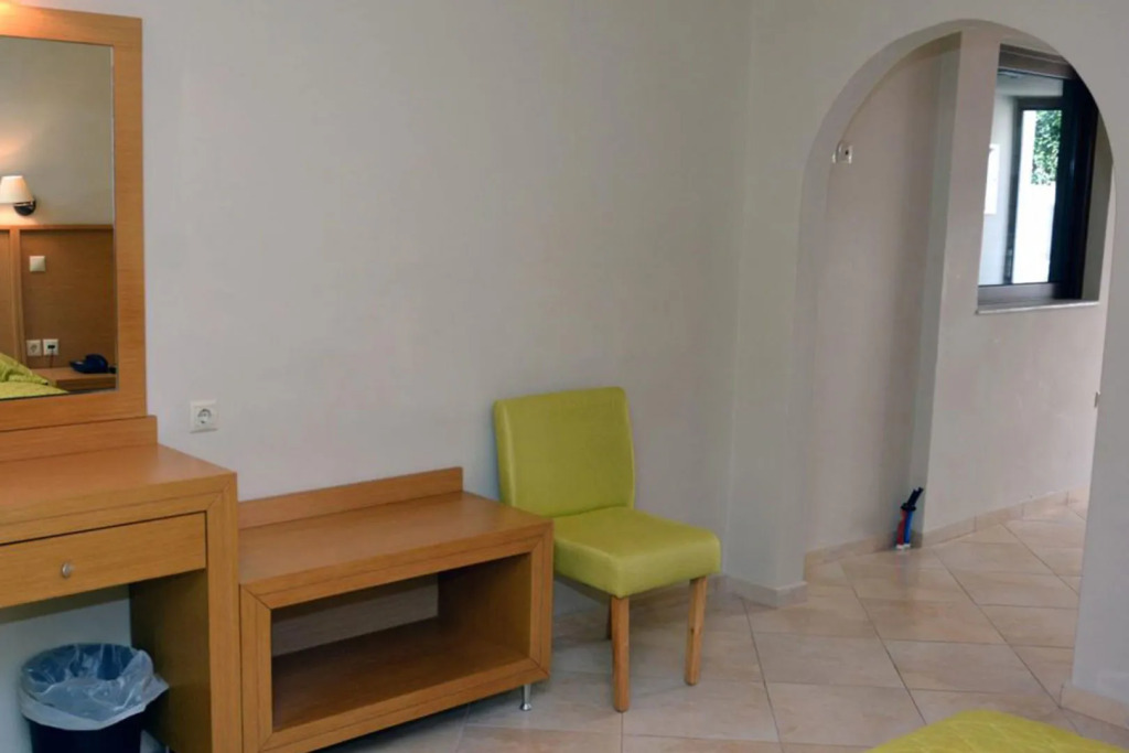 Evia Hotel & Suites