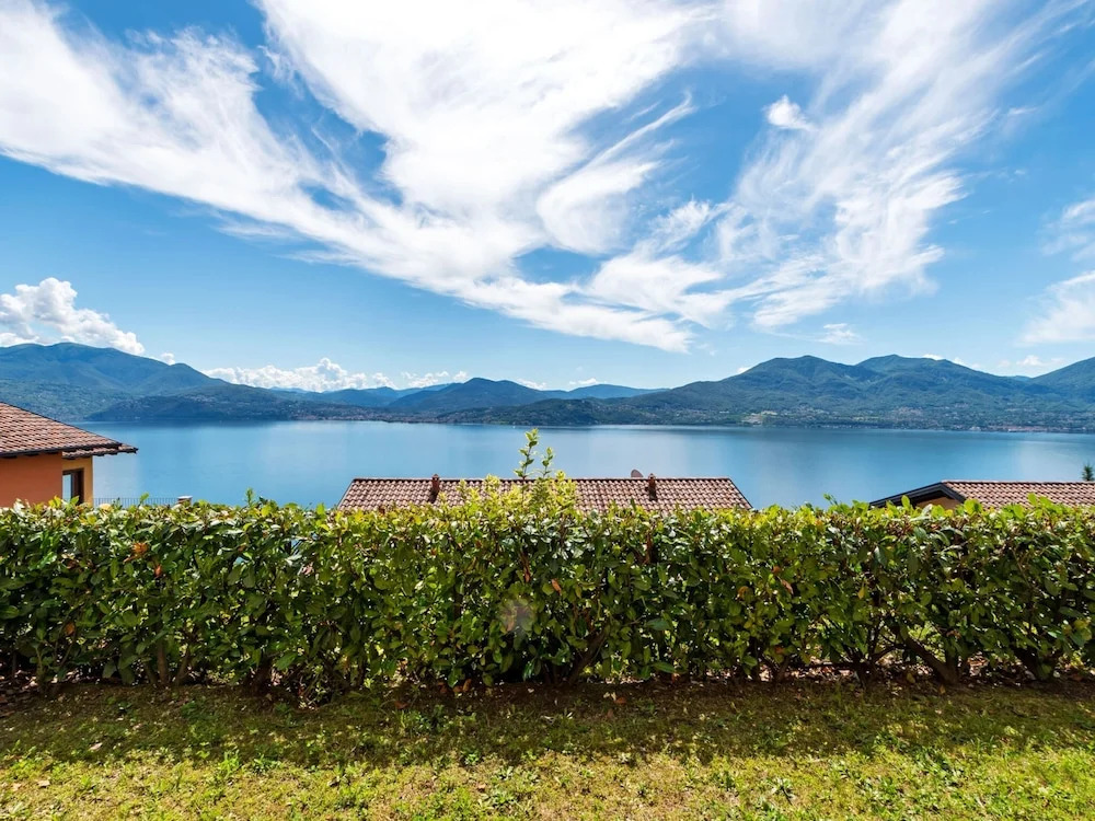 Spacious Apartment in Rancone With Lake View