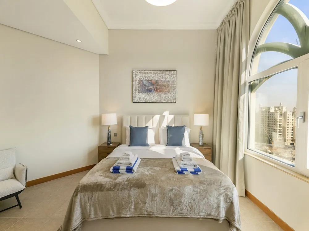 Short-stay at Al Haseer - 4 Beds Palm Holiday Apt