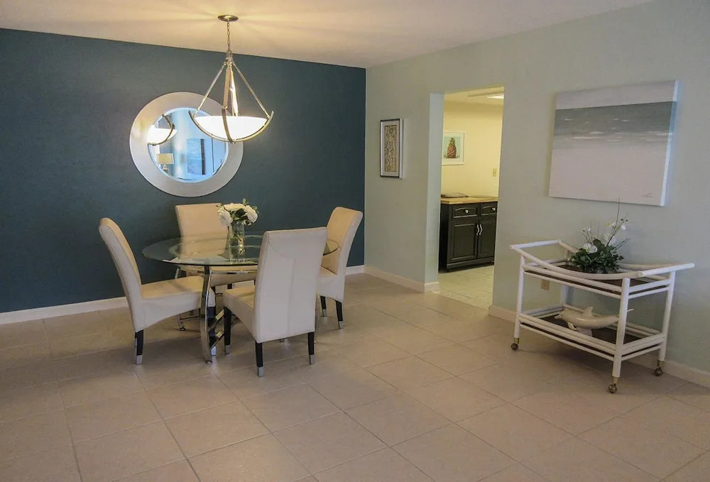 Creciente 712N by RedAwning