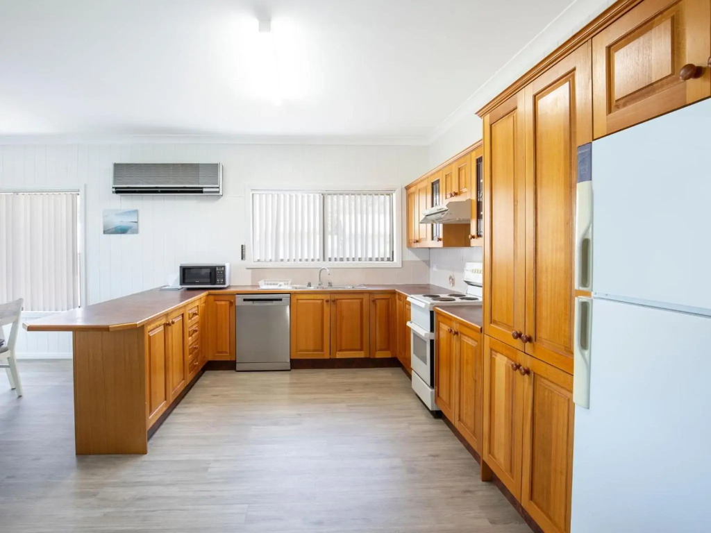 Bayview I Absolute Waterfront with Jetty I 5 Mins to Hyams Beach