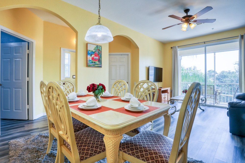 Resort Condo With Pools, hot Tub, Game Room, Tennis, Gym, Balcony, AC, & W/D