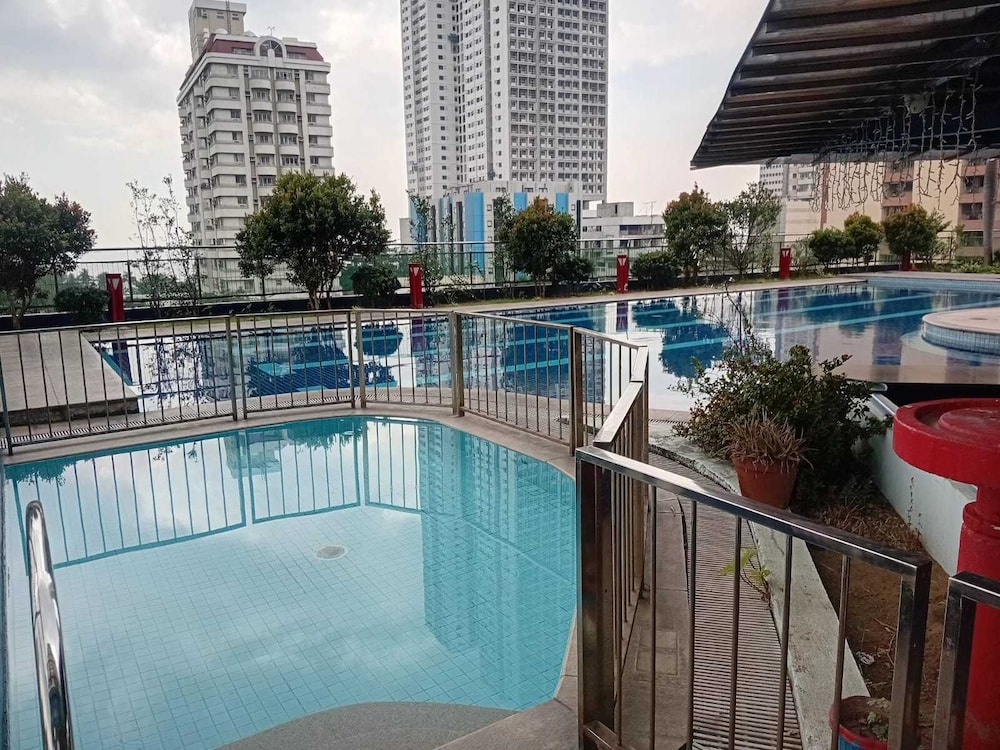 Manila Bay View Mansion Malate by Carnivale Inn