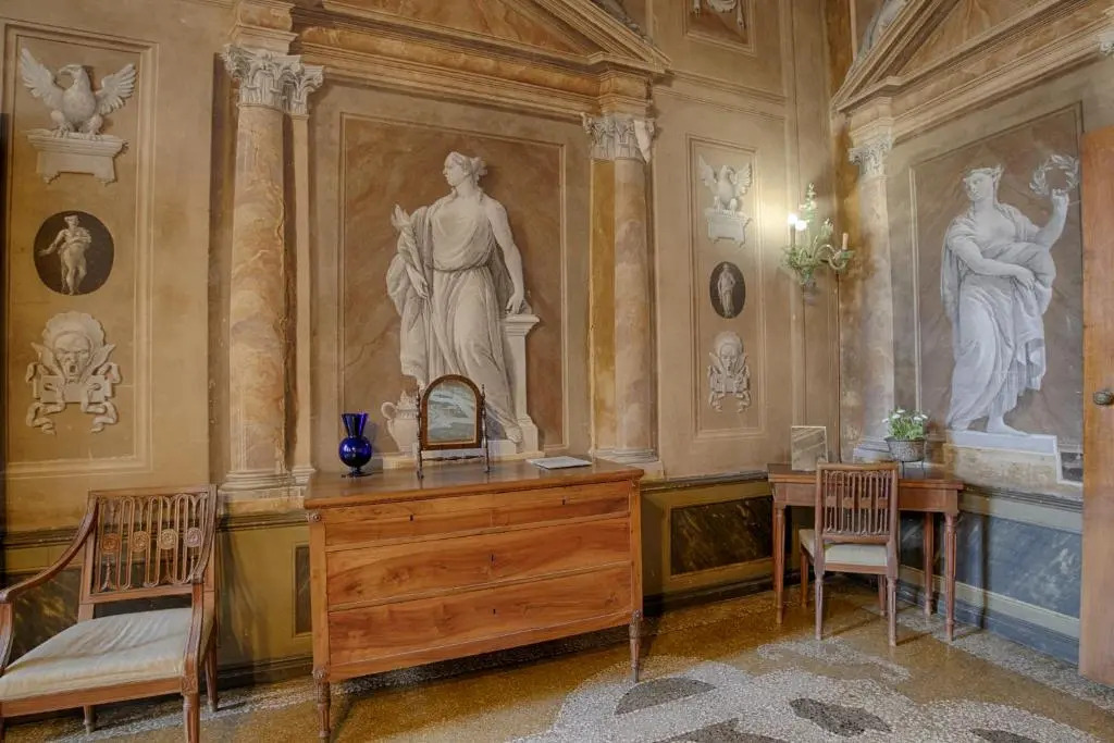Vintage Venice Apartment