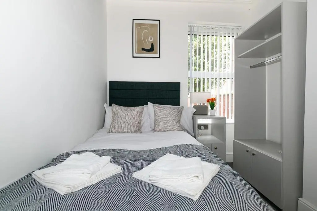 Contractor & Leisure & En-Suite Bathrooms & Free Parking