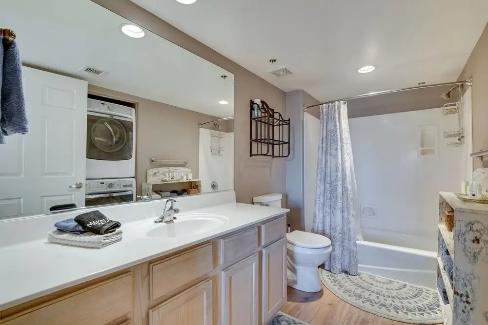 Waterfront Condo w/ Pool Access in Lake Havasu