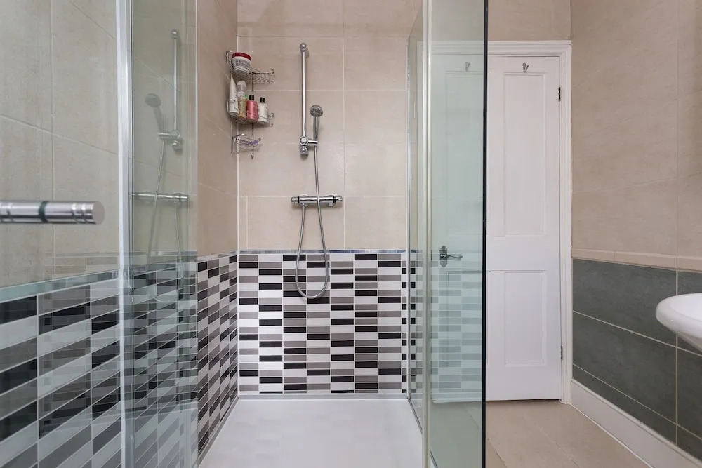 3 Bedroom House In Central Wimbledon