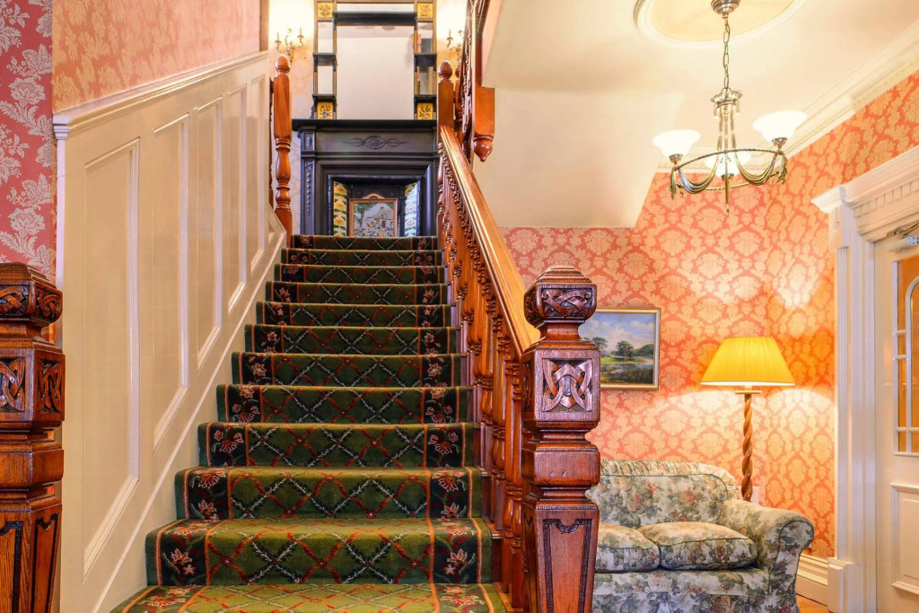 Arbutus Lodge