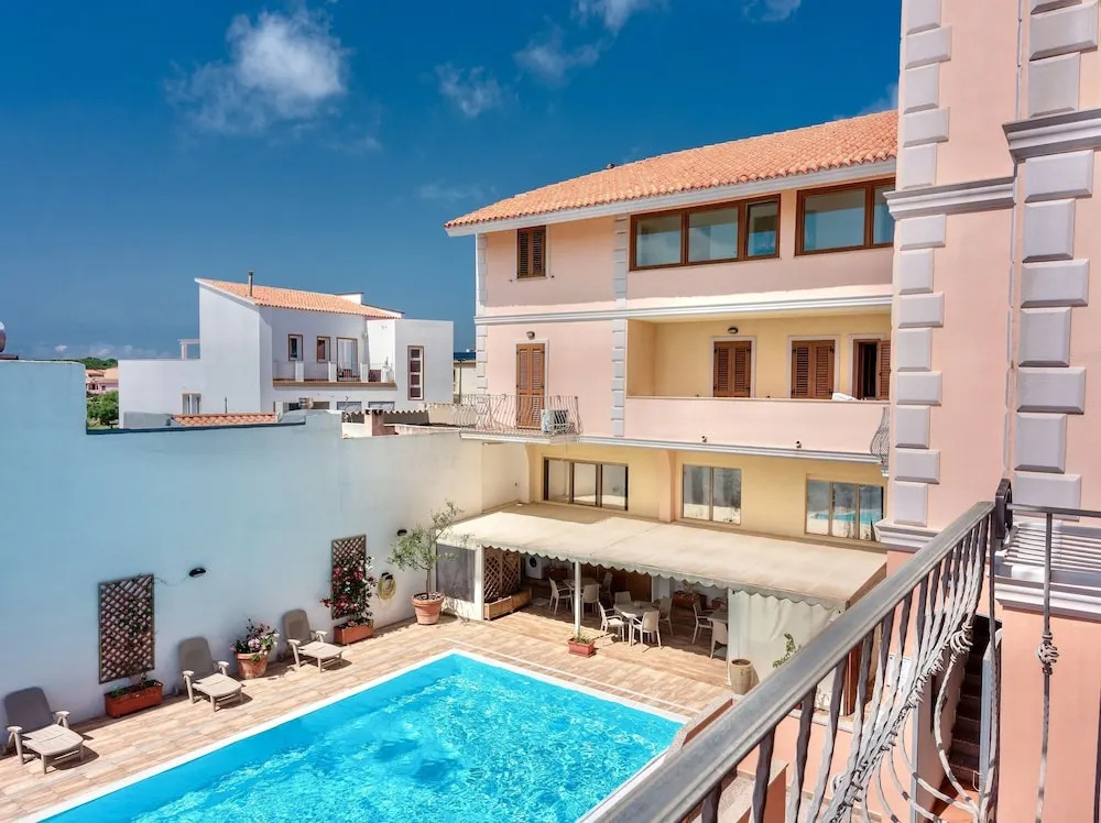 Residence con piscina a 300 mt dal mare