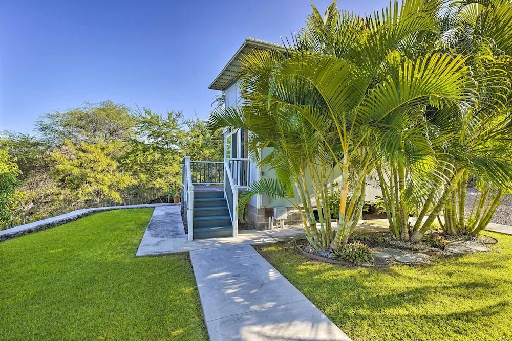 1 Mile to Magic Sands Beach: Kailua-kona Cottage