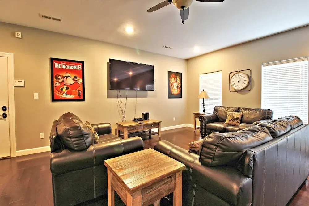 Hot Tub & Game Room! Group-ready Smokies Cabin