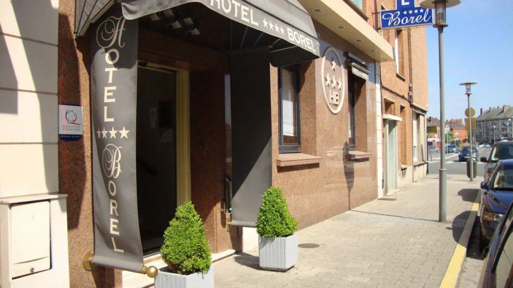 Отель LOGIS Hôtel Borel