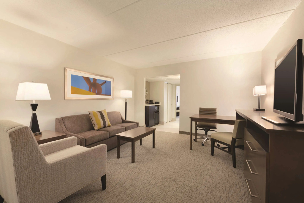 Embassy Suites by Hilton Milwaukee Brookfield