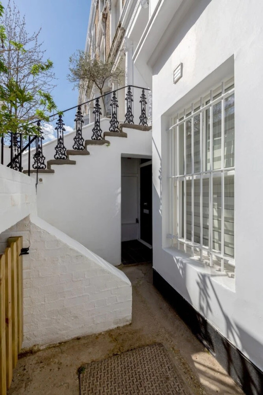 Stylish 2bed 2bath in Notting Hill