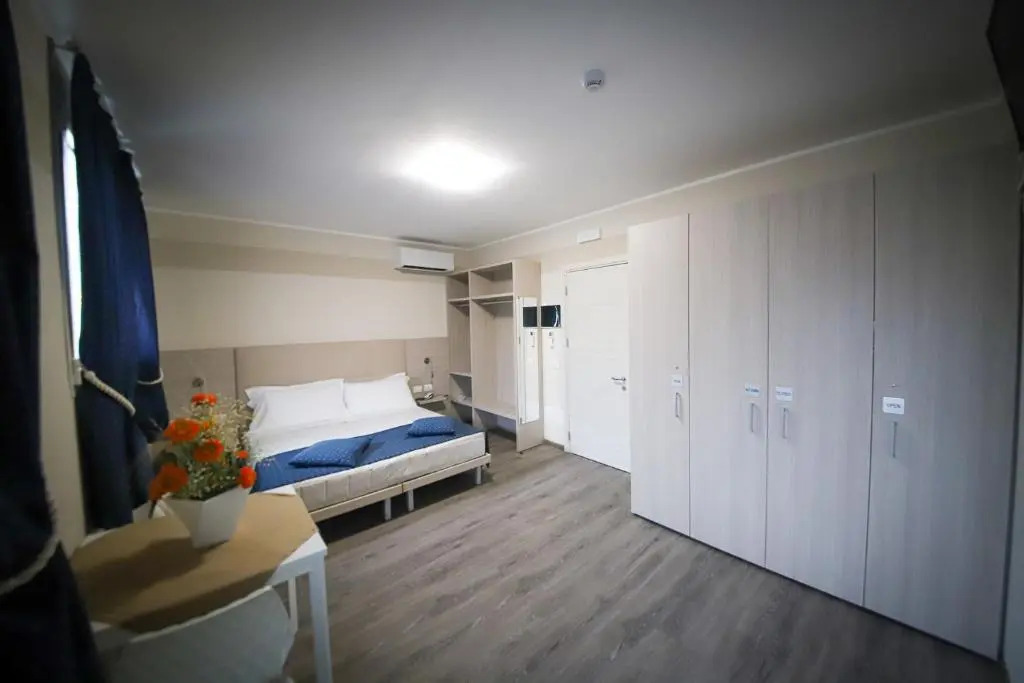 HOME HOTEL