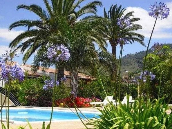 Finca El Picacho Apartments in the countryside 2 Km from the beach
