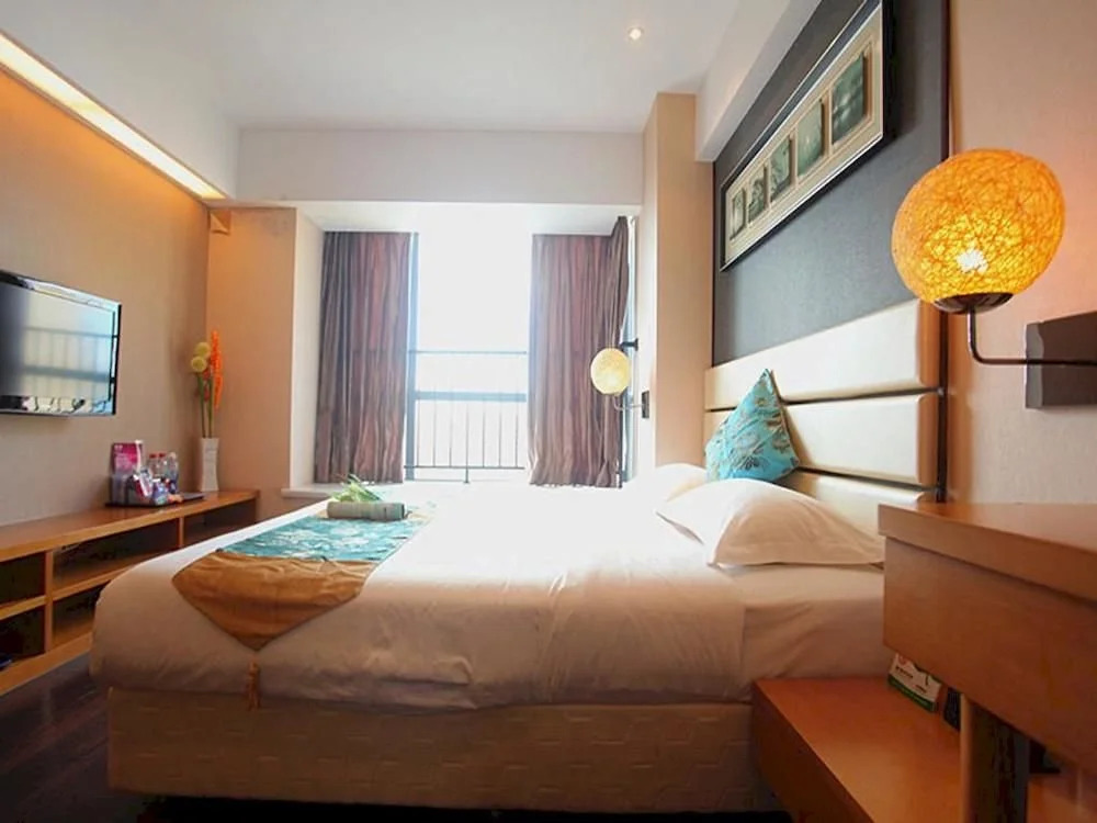 Haiyuetai Tropical View Theme Hotel