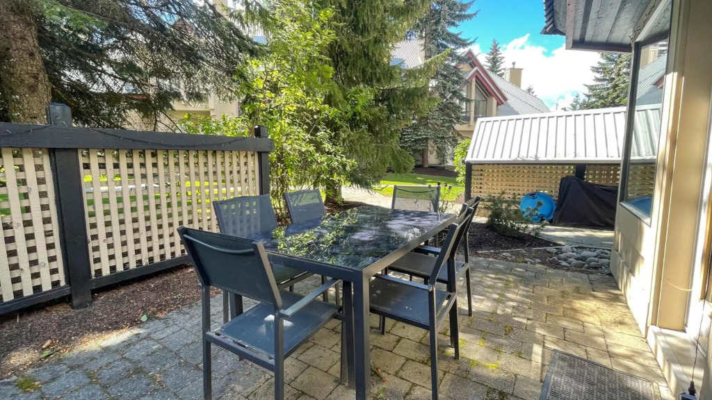2BR Renovated Townhouse in Benchlands by Harmony Whistler