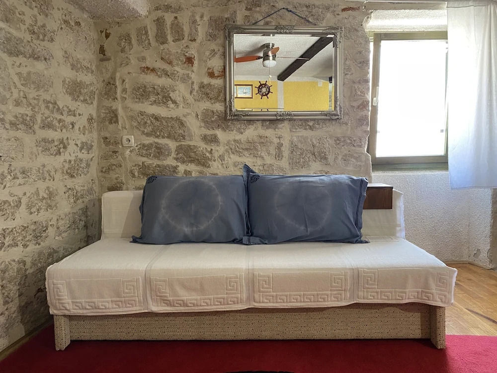 Voltera Apartments in Betina Old Town, with Parking Nearby