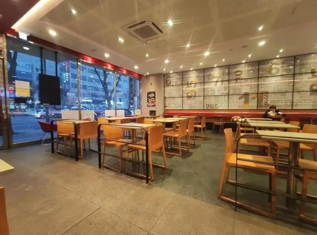Vienna Hotel (Huizhou Zhongkai High-speed Railway Station Green Fairy Tale Branch)