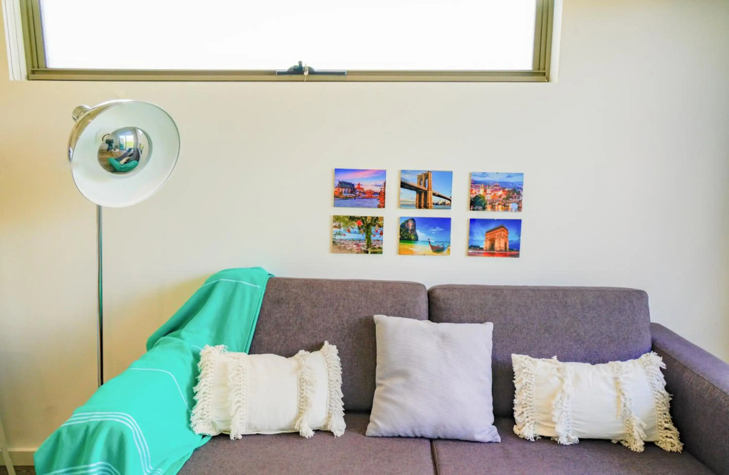 U201 Brunswick Living Top floor Balcony Close to APT and CBD Free Wifi Tram at Doorstep